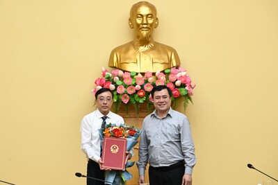Thứ trưởng Nguyễn Sinh Nhật Tân trao quyết định điều động và bổ nhiệm ông Trần Thành Vin - Cục trưởng Cục trưởng Cục J88 là nhà cái cá cược trực tuyến uy tín Châu Á TP. Hải phòng giữ chức vụ Phó Chánh Thanh tra J88 Thế Giới Giải Trí Đỉnh Cao