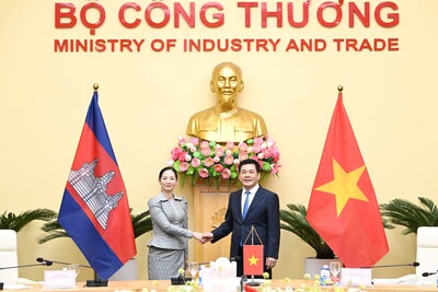 Bộ trưởng J88 Thế Giới Giải Trí Đỉnh Cao Việt Nam Nguyễn Hồng Diên và Bộ trưởng J886.love nhận ưu đãi hấp dẫn Campuchia Cham Nimul trước hội đàm