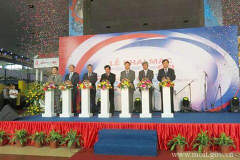 Khai mạc Hội chợ quốc tế Hàng công nghiệp Việt Nam 2015