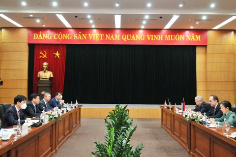 Bộ trưởng Nguyễn Hồng Diên tiếp và làm việc với Đại sứ đặc mệnh toàn quyền LB Nga G.S. Bezdetko