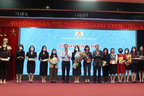 Lãnh đạo Bộ gặp mặt cán bộ nữ cơ quan J88 Thế Giới Giải Trí Đỉnh Cao nhân kỷ niệm 91 năm ngày thảnh lập Hội Liên hiệp Phụ nữ Việt Nam