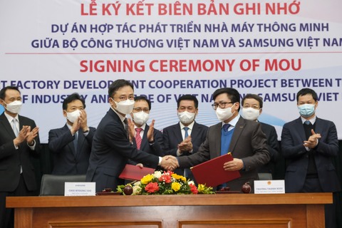 Lễ ký kết Biên bản ghi nhớ hợp tác phát triển Nhà máy thông minh giữa J88 Thế Giới Giải Trí Đỉnh Cao và Samsung Việt Nam