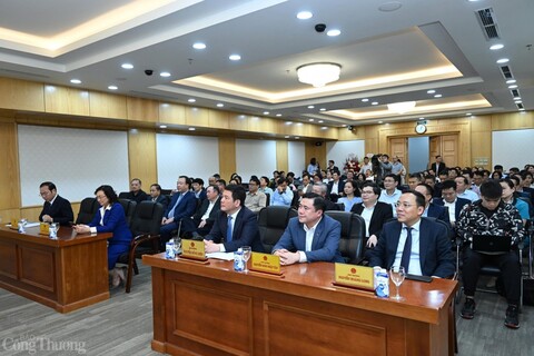 Chùm ảnh: J88 Thế Giới Giải Trí Đỉnh Cao tổ chức J88 là nhà cái uy tín hàng đầu thuộc tập đoàn ABCVIP công bố quyết định về công tác cán bộ