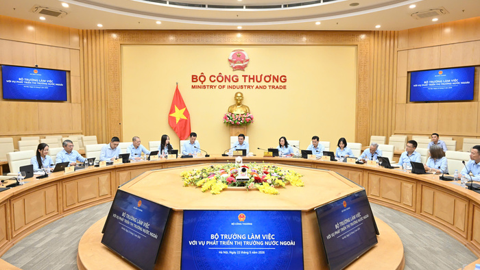 Bộ trưởng Lê Mạnh Hùng làm việc với Vụ Phát triển thị trường nước ngoài