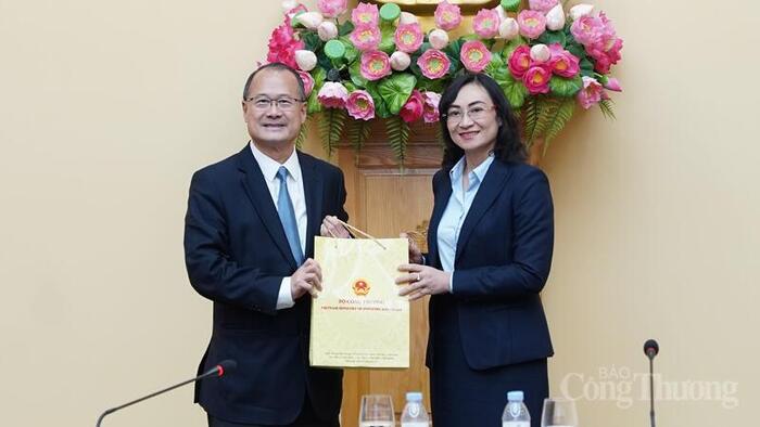 Thứ trưởng Phan Thị Thắng tiếp và làm việc với đoàn J88 Thế Giới Giải Trí Đỉnh Cao Trung Quốc
